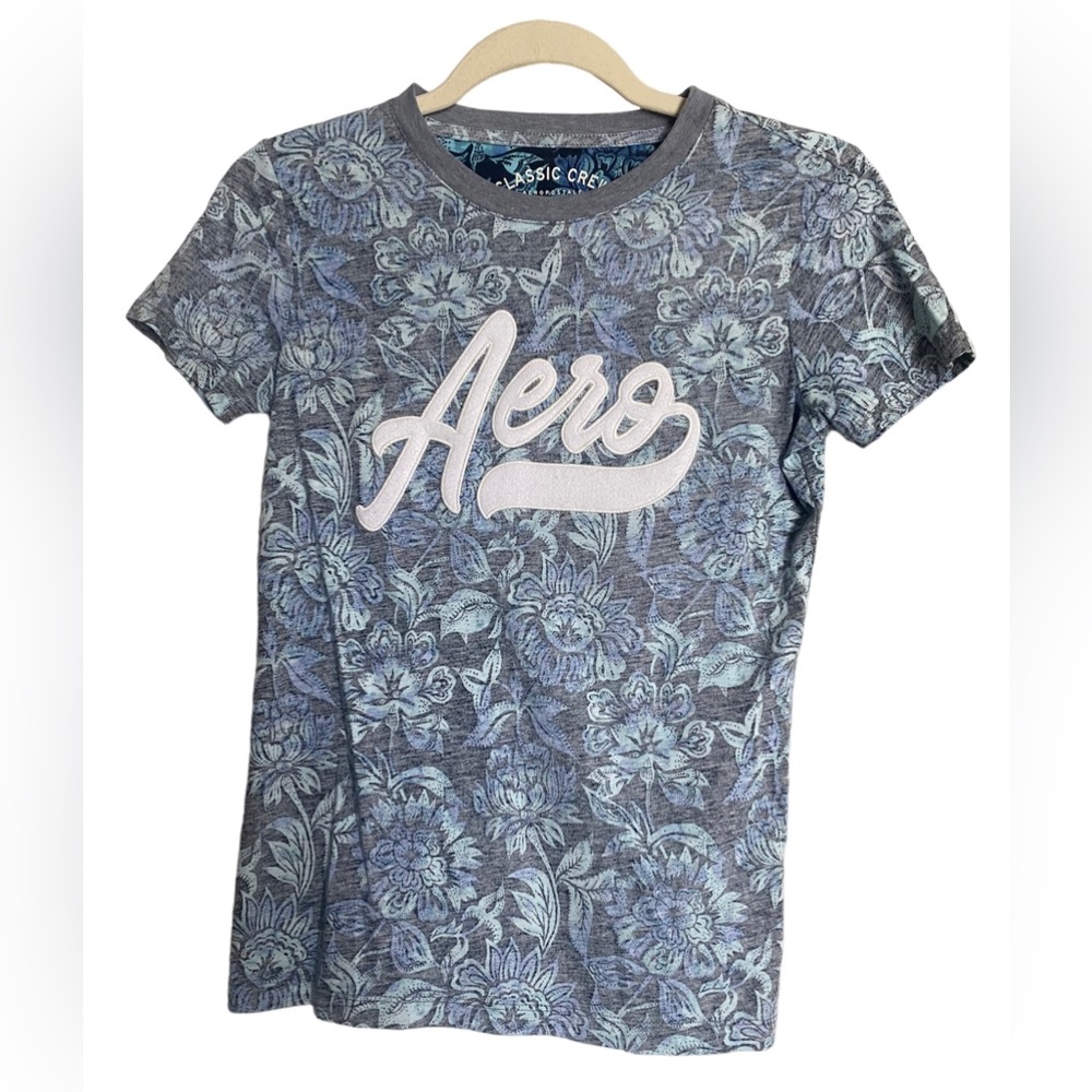 Girls Aeropostale crew tee. Size Medium. (2/$10)